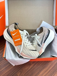 ZoomX INVINCIBLE RUN 3 NUDE - CAROL STORE 