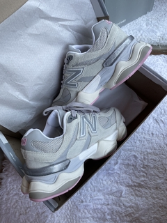 NB 9060 cinza/rosa