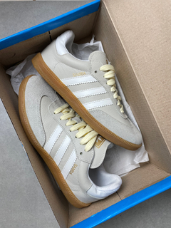 SAMBA EM COURO BEGE/BRANCO - comprar online