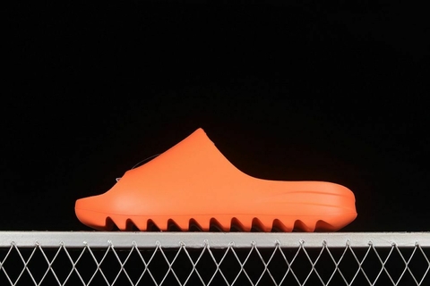 YEZZY SLIDE ENFLAME ORANGE