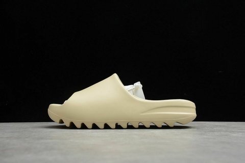 YEEZY SLIDE