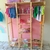 arara tripla de madeira, arara rústica pinus, arara de roupas grande, arara de madeira para closet, arara de madeira pinus natural, arara tripla para loja, organizador de roupas triplo, arara de pinus artesanal, arara ecológica de madeira, arara para roup