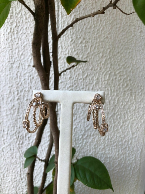 BRINCO ARGOLA TRIPLA COM ZIRCÔNIA