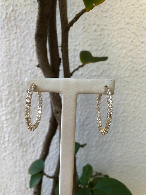 BRINCO ARGOLA CRAVEJADA DE ZIRCÔNIA