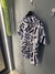 CAMISA DE BOTÃO GEOMÉTRICO AZUL • R$139,00 - GRIHØ