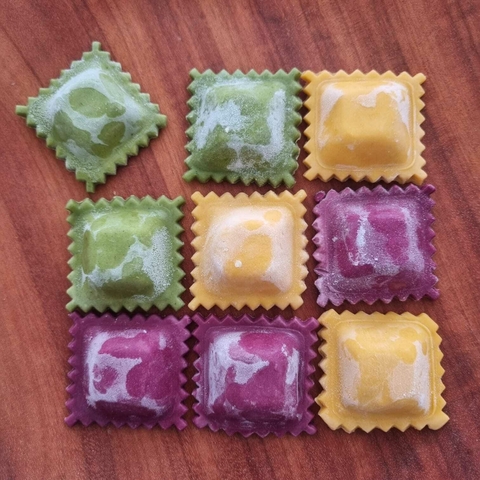 Ravioli Tricolor de Queijo Artesanal - comprar online