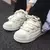 DNew Sneaker na internet