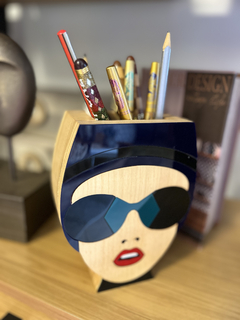 Porta lápis menina - comprar online