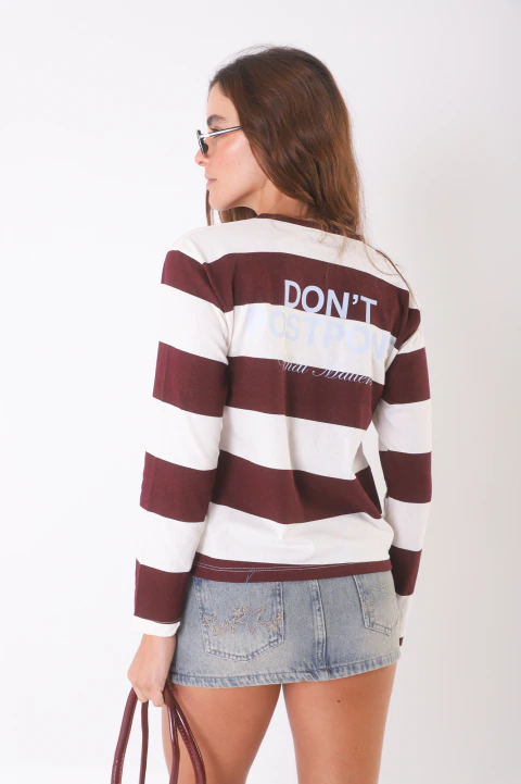 Remera Ancha Don't Postpone Melina Rayada