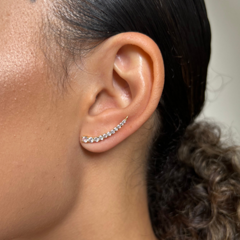 Brinco Dourado Ear Cuff Cravejado