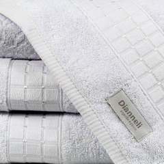 2: Toalhas de banho de 80cm x 1,50m 2: Toalhas de rosto de 50cm x 80cm 1: Toalha para pés (piso) de 50cm x 70cm CLASSE 5 PEÇAS - Cor:Branco - comprar online