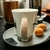CANECA BEGE PORCELANA - TEMA HELLO MONDAY - MUNDO DE SOPHIA . MIMOS