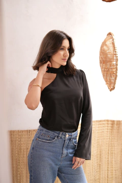 Blusa Feminina Olívia Preta na internet