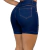 Shorts femininos de cintura alta, em jeans escuro, com detalhes nas laterais e costura contrastante.