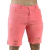 Bermuda masculina na cor salmão, com detalhes detonados e rasgos na parte frontal.