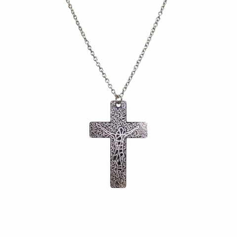 Colar Pingente com Cruz com Textura e Cristo gravado - comprar online