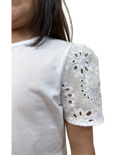 Blusa com Manga Princesa em Laise - Branco na internet
