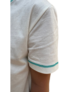 Camiseta com Detalhes de Outra Cor na internet
