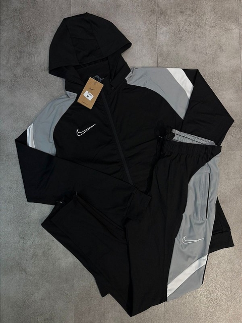 CONJUNTO NIKE DRI FIT PRETO/CINZA