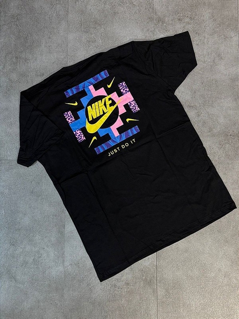 CAMISA NIKE COLORS PRETA