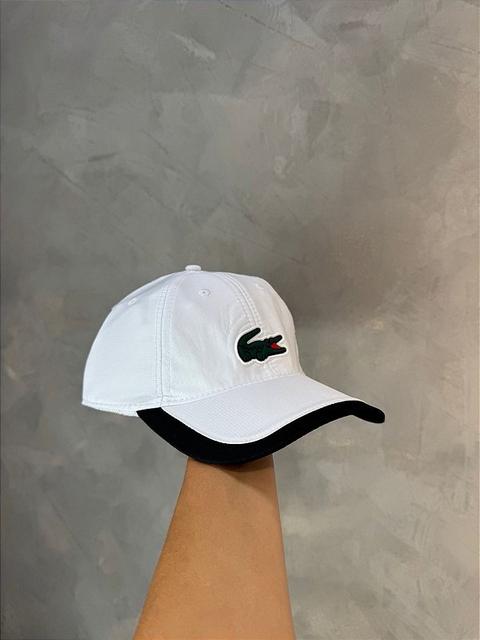 BONÉ LACOSTE CONTRAST BORDER BRANCO
