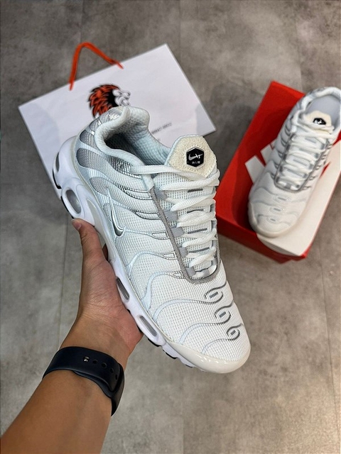 TENIS NIKE TN ILUMINADO