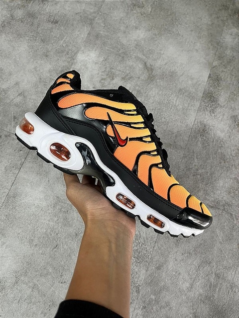 TENIS NIKE TN LARANJA