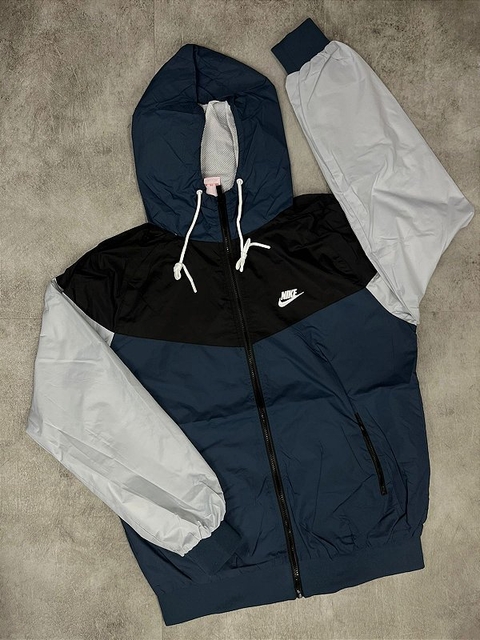 Jaqueta Nike Sportswear Windrunner Verde Musgo .