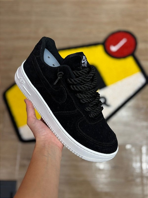 TÊNIS NIKE AIR FORCE 1 PRETO CARDACIO CORDA