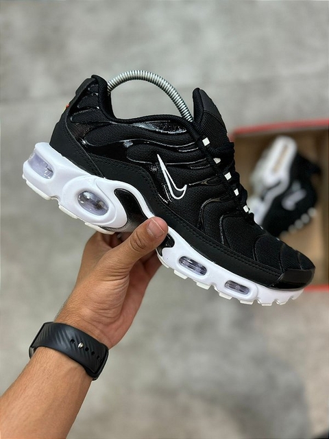 TENIS NIKE TN PRETO/BRANCO