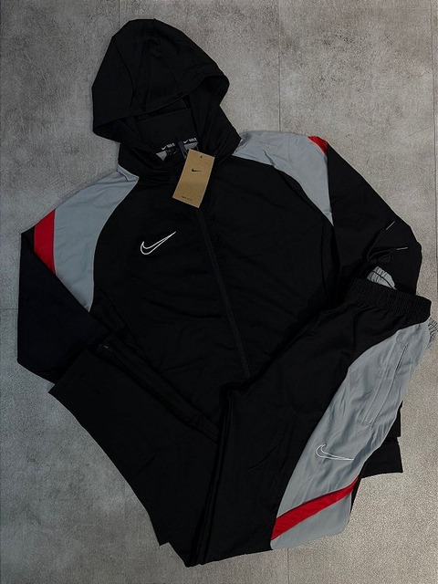 CONJUNTO NIKE DRI FIT PRETO/VERMELHO