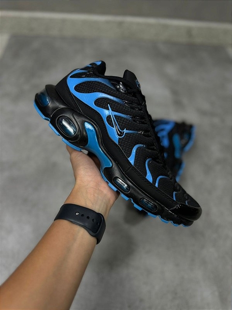 TENIS NIKE TN PRETO E AZUL
