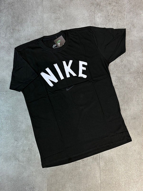 CAMISA NIKE SPORTWEAR PRETA