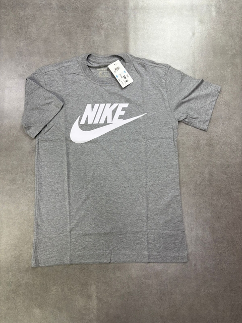 CAMISETA NIKE BASIC CLUB CINZA