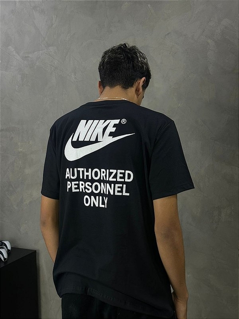 CAMISETA NIKE AUTHORIZED PRETA
