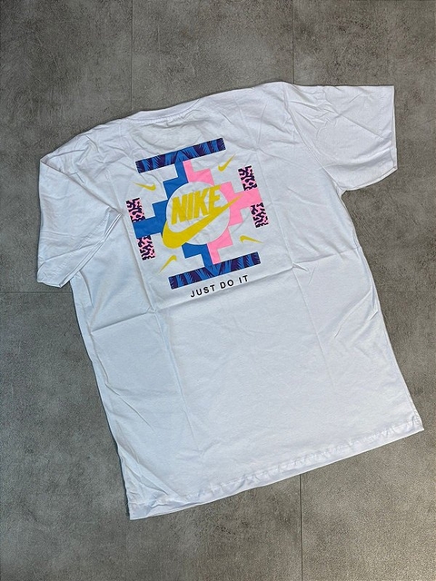 CAMISA NIKE COLORS BRANCA