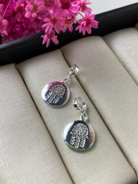 Berloque Pingente Redondo Mao De Fatima Cravejado, em Prata 925 - 6327