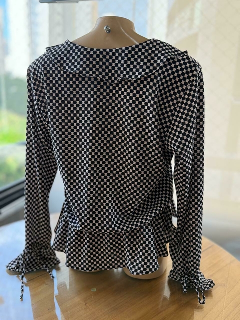 Blusa xadrez em preto e branco