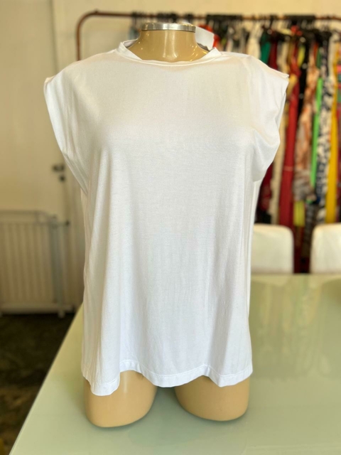 Blusa branca básica