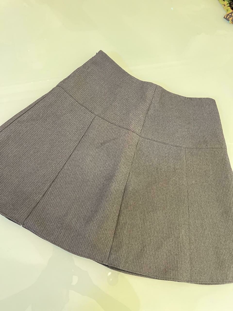 Saia cinza plissada
