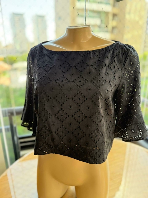 Blusa preta estampa geométrica de bolinhas