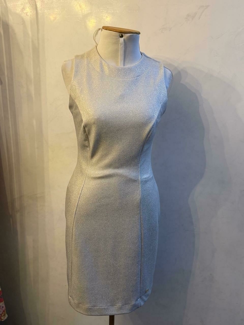 Vestido branco com brilho prata