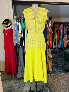 vestido Amarelo MIDI em Crochê e tecido fluído