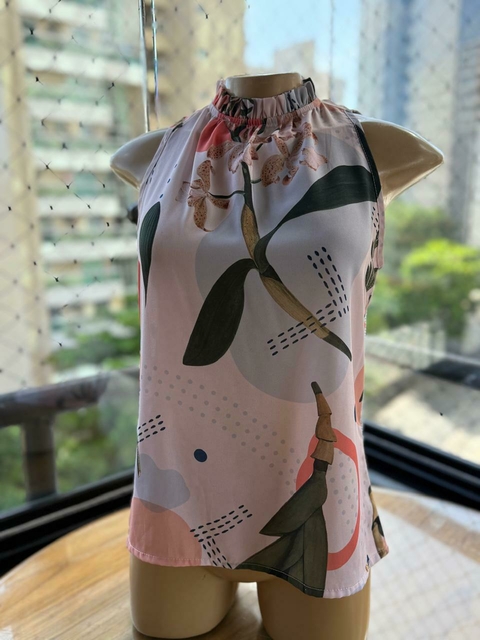 blusa estampada com gola alta
