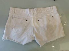 short Branco desfiado na internet