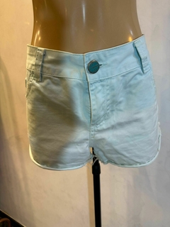 short azul claro