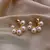 Brincos de Pérola Branca Extragrandes com Zircão e Acabamento Dourado - Elegâ na internet