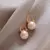 Brincos de Pérola Branca Extragrandes com Zircão e Acabamento Dourado - Elegâ na internet