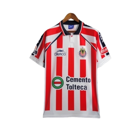 Camisa retrô branca do Chivas Guadalajara 2002/2003, com listras vermelhas e azuis, da marca Atlética.