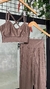 Conjunto canelado de top e calça sem bolso - Castanho - comprar online